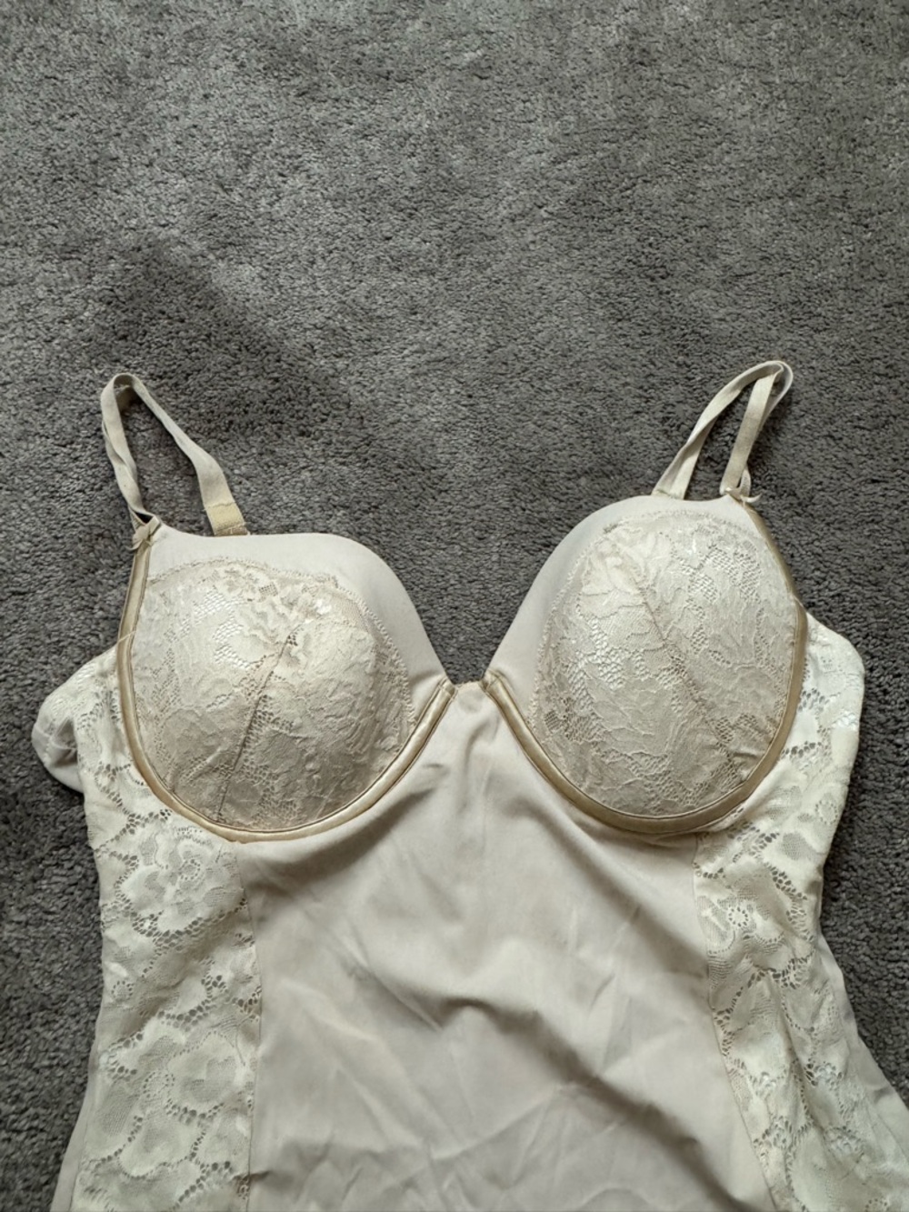Maidenform Shapewear Bodysuit Beige Underwire Lace Control SIZE 38C - Picture 2 of 7